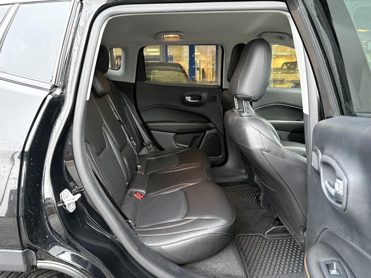 Jeep COMPASS 1.4 MultiAir Opening Edition Plus | Leder | Beats Audio | Stoel- & Stuurverwarming | Navigatie | Elek. Verstelbare Stoelen | Xenon |