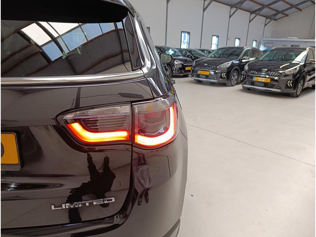 Jeep COMPASS 1.3T Limited Ecc | LMV | Pdc | Keyless | cruise controle