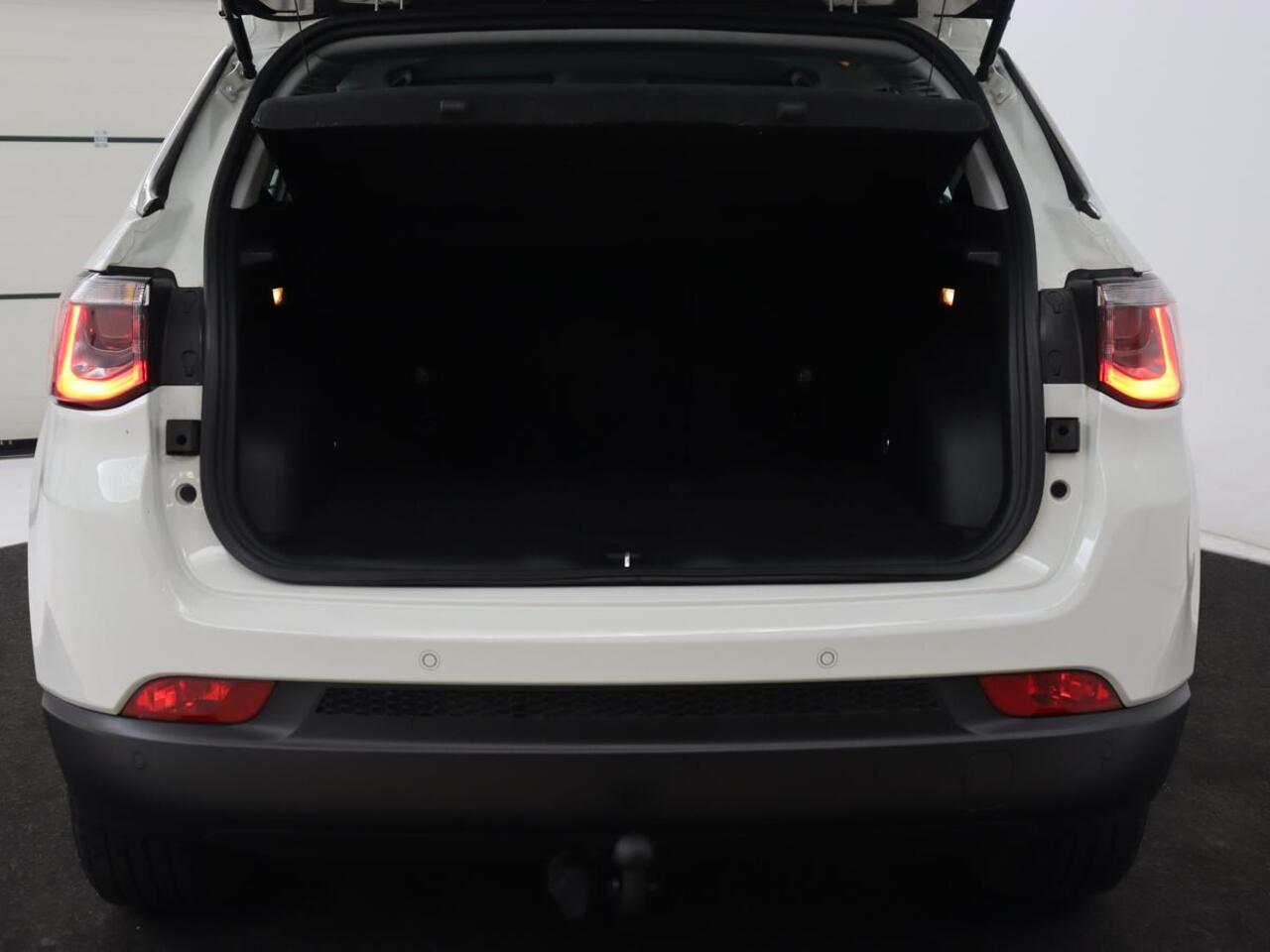 Jeep COMPASS 1.3T Longitude | Automaat | Trekhaak | Keyless | Carplay | Climate control | Parkeerhulp | Cruise control | DAB | Bluetooth