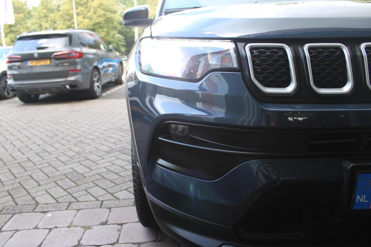 Jeep COMPASS 1.3T 150PK LONGITUDE AUTOMAAT | NAVIGATIE | ACHTERUITRIJCAMERA | PARKEERSENSOREN | APPLE CARPLAY / ANDROID AUTO | LICHTMETALEN VELGEN | LED KOPLAMPEN | LED MISTLAMPEN | ADAPTIVE CRUISE CONTROL | KEYLESS ENTRY / START | DRAADLOOS TELEFOONLADER | CLIMATE CO