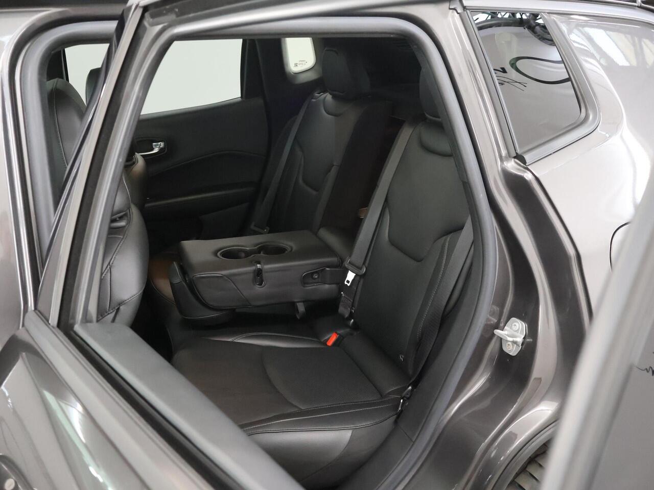 Jeep COMPASS 4xe 240 Plug-in Hybrid Electric S | Trekhaak | Navigatie | Parkeercamera | Stoelverwarming | Keyless Go |