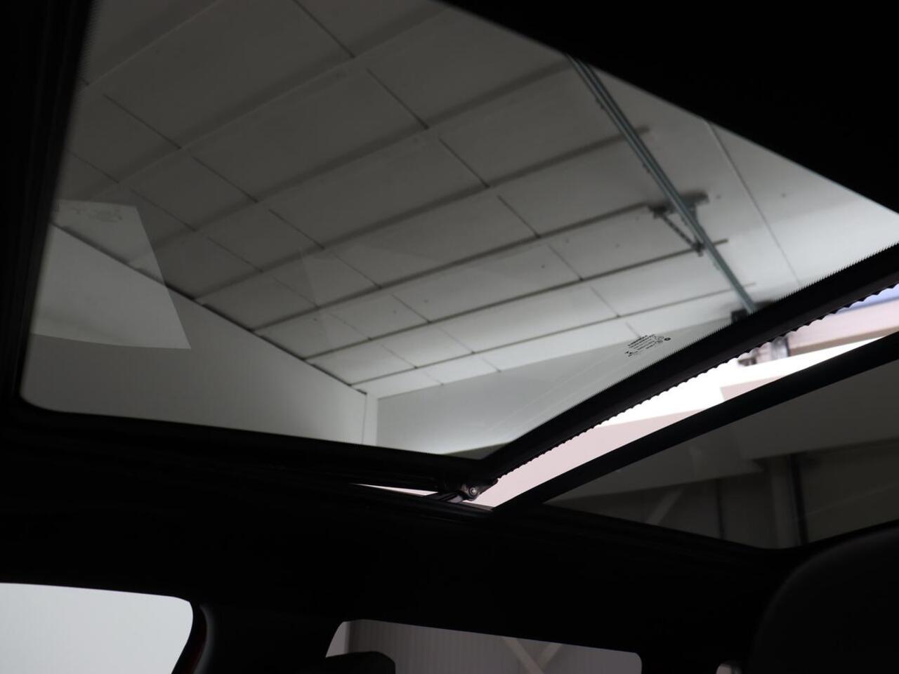 Jeep COMPASS 4xe 240 Plug-in Hybrid Electric S | Panoramadak | Trekhaak | 360 Camera | Leder | Stoelverwarming | Alpine Sound | Carplay | Stuurverwarming | Adaptive cruise | Navigatie | PHEV