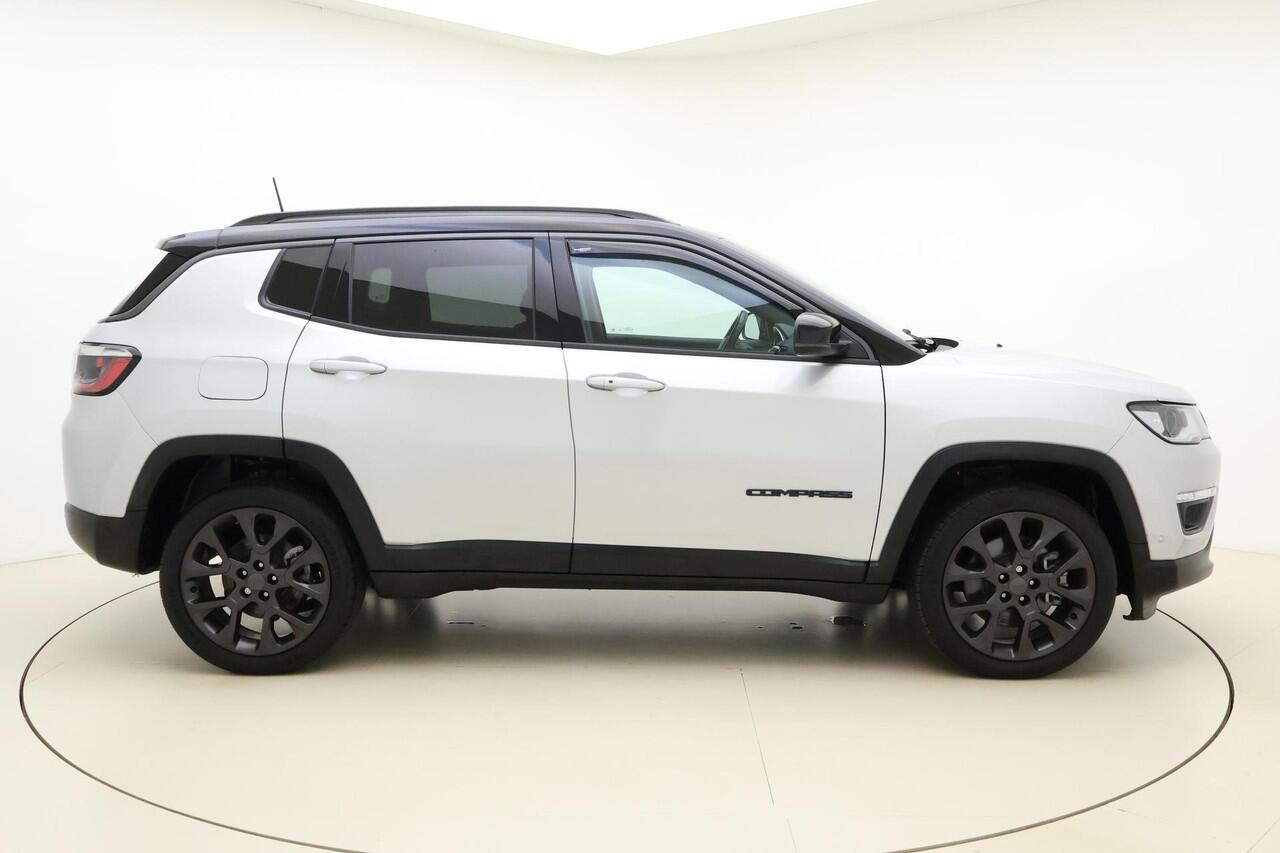 Jeep COMPASS 4xe 240 Plug-in Hybrid Electric Trailhawk Automaat | Lederen bekleding | Navigatie | Stoel & Stuurverwarming | Zwart dak | Camera | Afneembare trekhaak