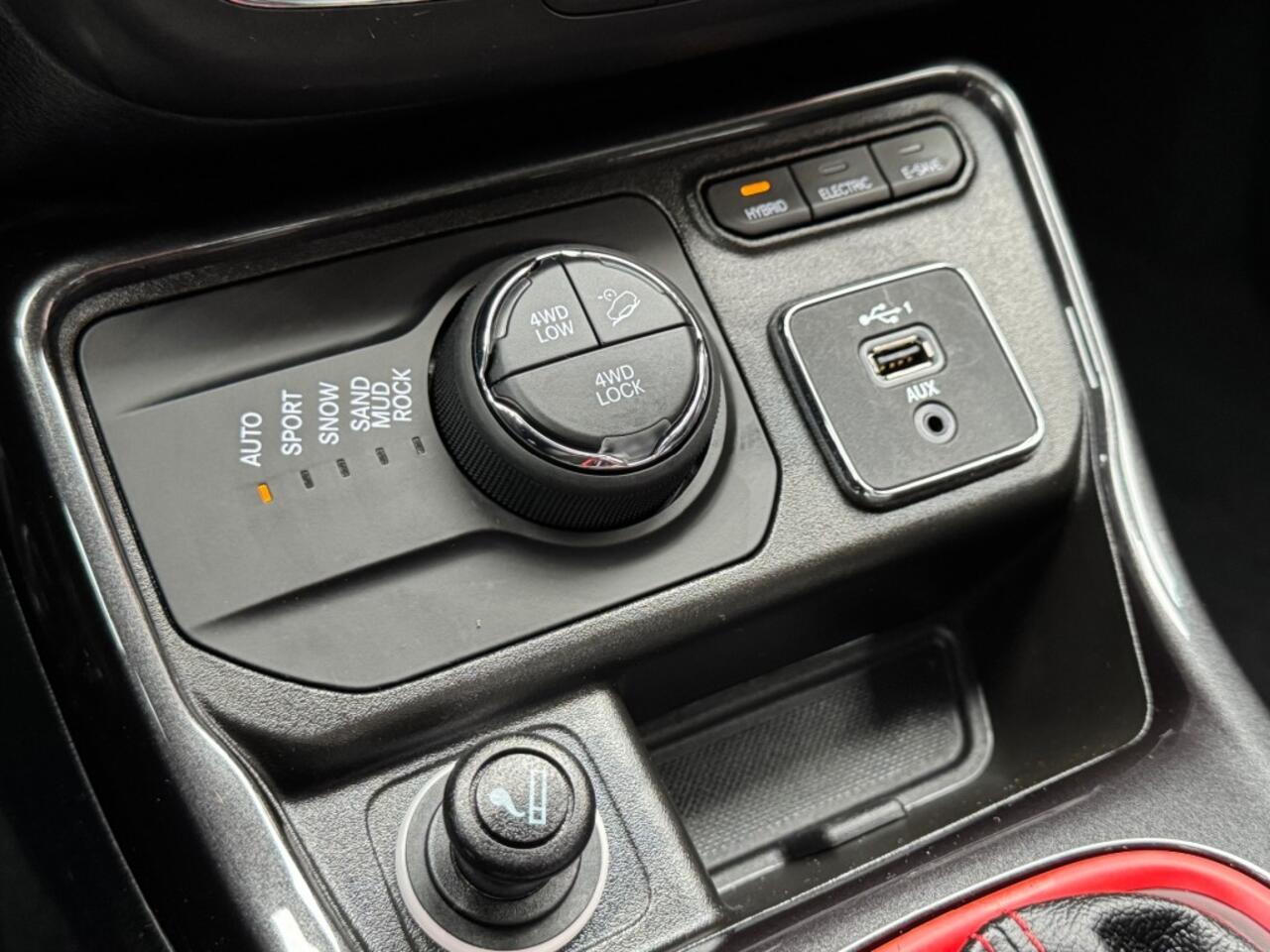 Jeep COMPASS 4xe 240 PLUG-IN HYBRID 240PK AUT. TRAILHAWK HALF-LEER NAVI CAMERA TREKHAAK CARPLAY