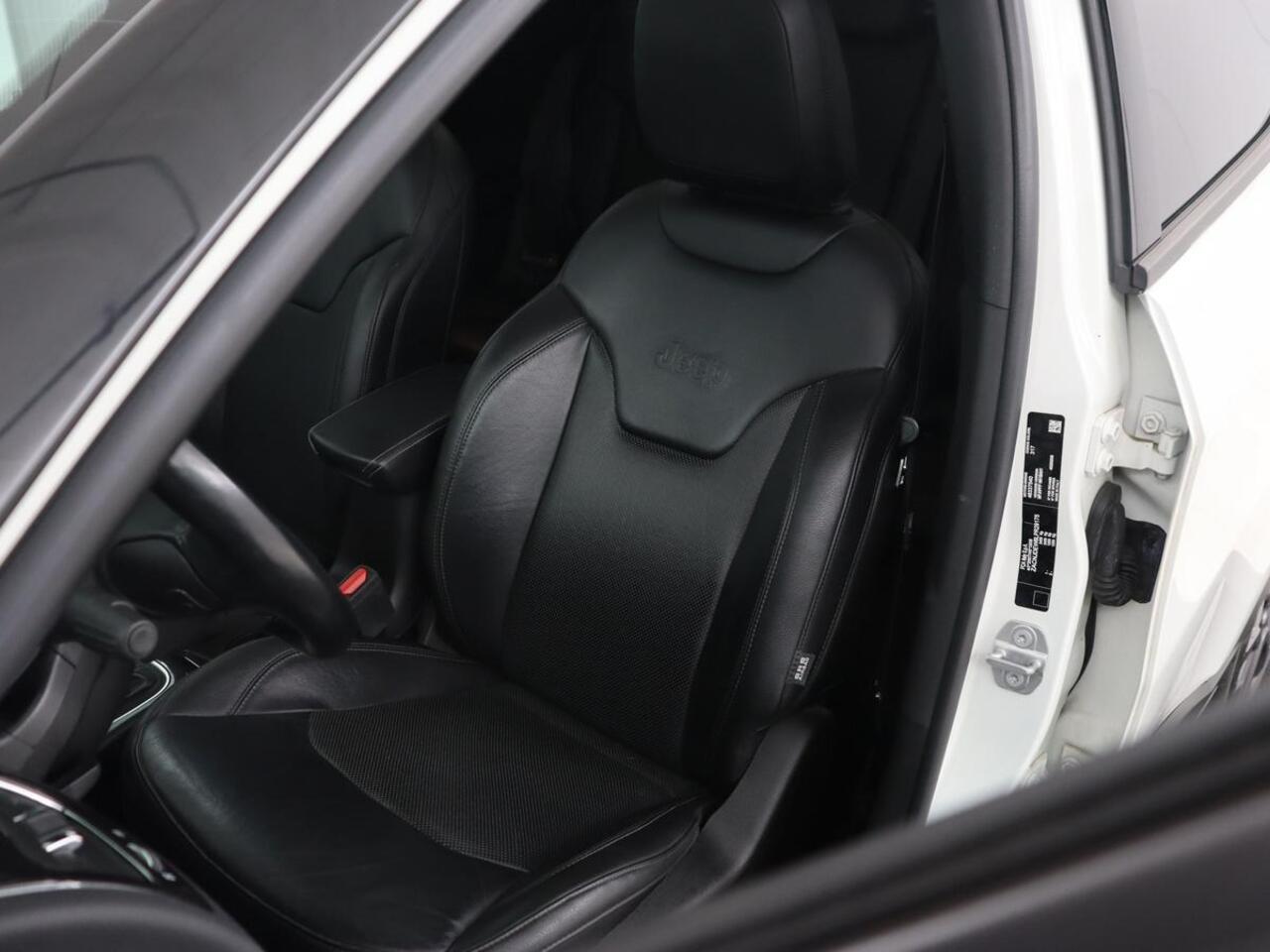 Jeep COMPASS 4xe 240 Plug-in Hybrid Electric S | Panoramadak | Leder | Stoelverwarming | Carplay | Camera | Navigatie | Keyless