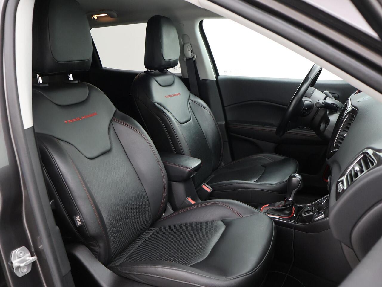 Jeep COMPASS 4xe 240 PK PLUG-IN HYBRID 4X4 TRAILHAWK + TREKHAAK | VOL LEDER | ALPINE | CARPLAY | DAB | STOEL/STUURWIELVERW.