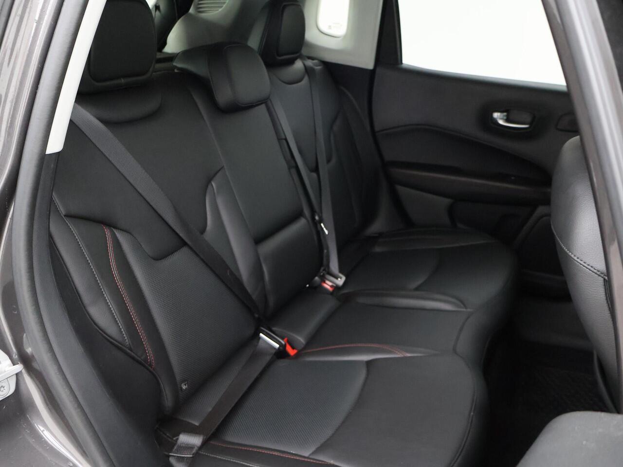 Jeep COMPASS 4xe 240 PK PLUG-IN HYBRID 4X4 TRAILHAWK + TREKHAAK | VOL LEDER | ALPINE | CARPLAY | DAB | STOEL/STUURWIELVERW.