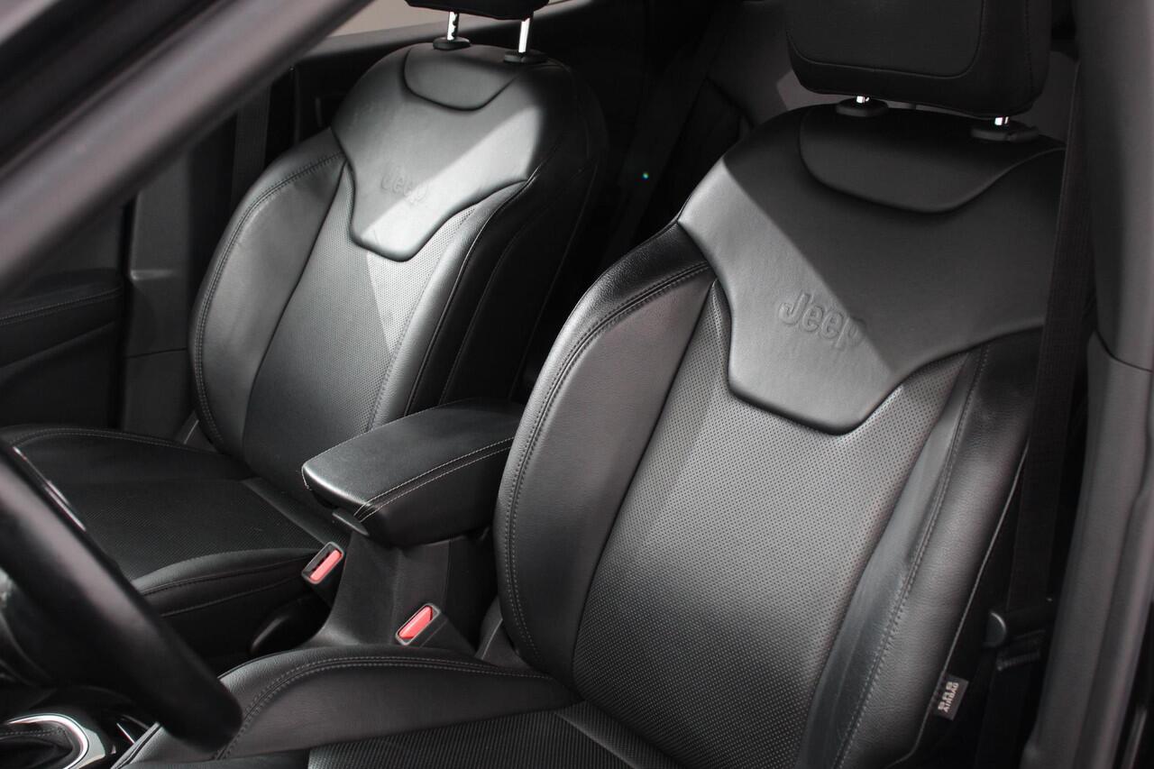 Jeep COMPASS 4xe 240 Plug-in Hybrid S | Navigatie | Apple Carplay/Android auto | Climate Control | Parkeersensoren | Camera | Elektrisch verstelbare bestuurderstoel | Xenon koplampen | Stoelverwarming | Elektrische achterklep | Afneembare trekhaak