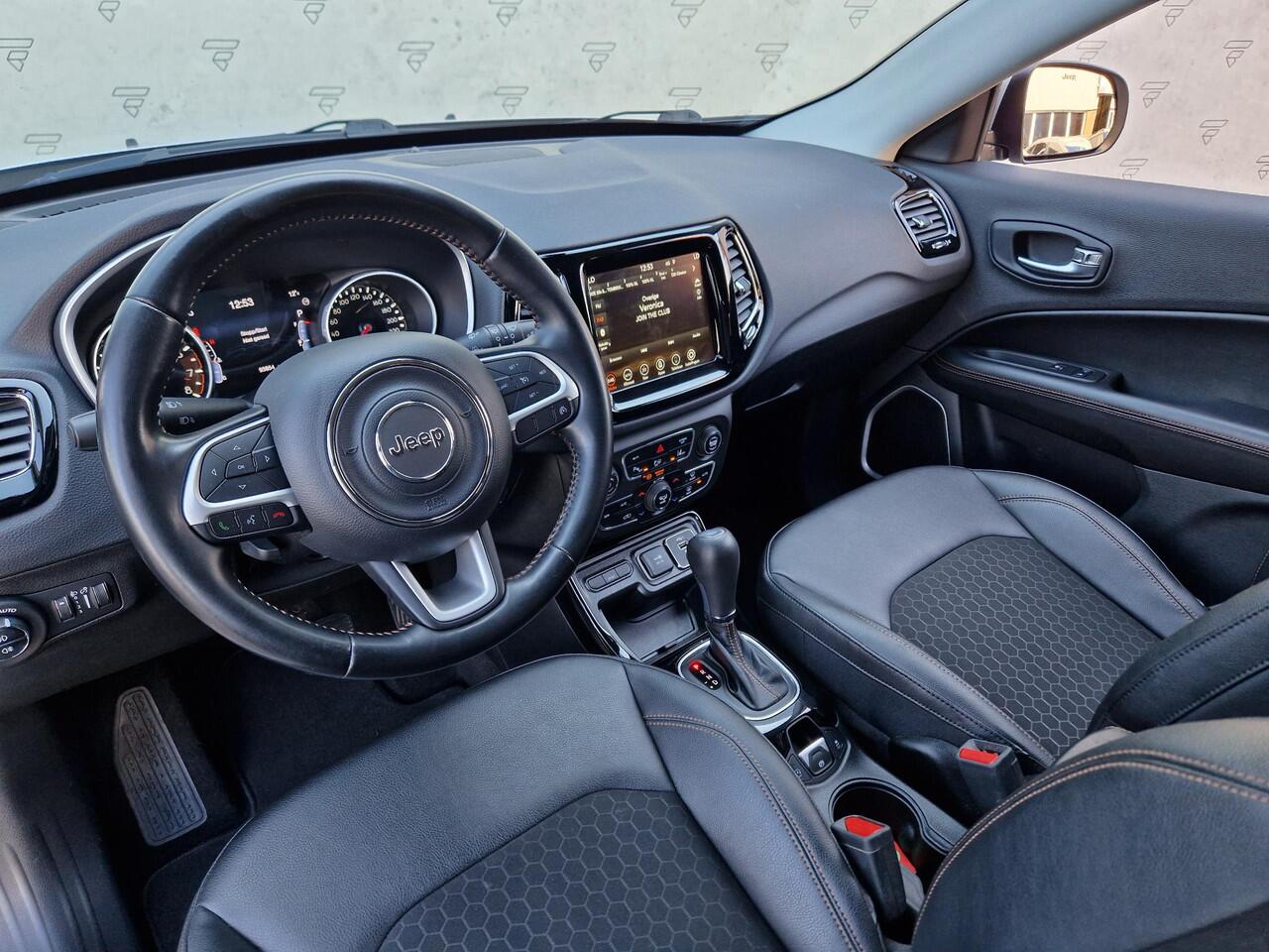 Jeep COMPASS 1.3T Limited Automaat | Trekhaak | BSD | DAB | Camera | Navi | Clima |