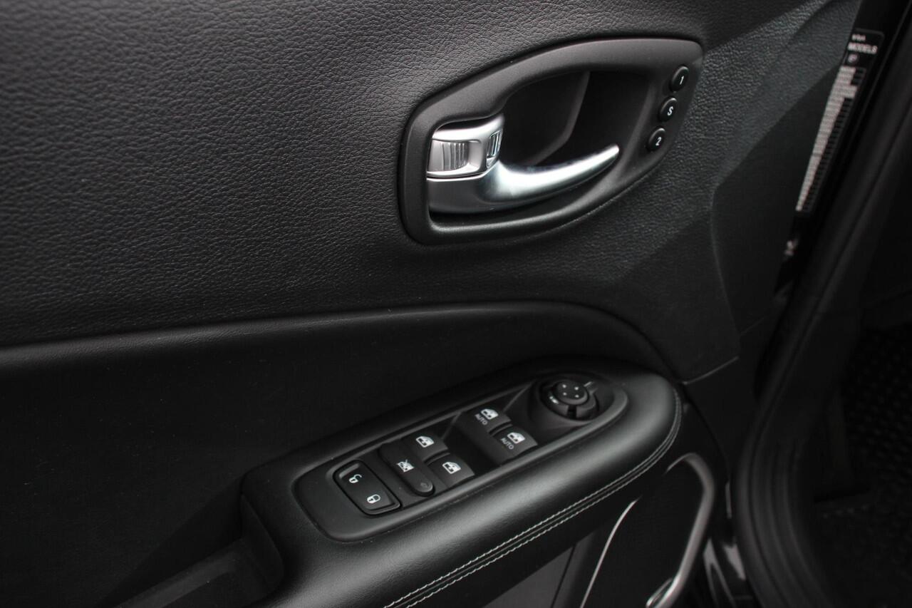 Jeep COMPASS 4xe 240 Plug-in Hybrid S Navigatie Apple Carplay/Android auto Climate Control Parkeersensoren Camera Elektrisch verstelbare bestuurderstoel Xenon koplampen Stoelverwarming Elektrische achterklep | Afneembare trekhaak