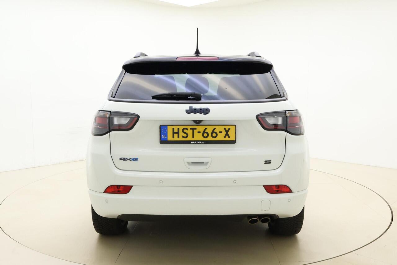 Jeep COMPASS 4xe 240 Plug-in Hybrid Electric S Automaat | Navigatie | Lederen bekleding | Camera | Keyless | Zwart dak | Dakrails | Lichtmetalen velgen black | Climate control