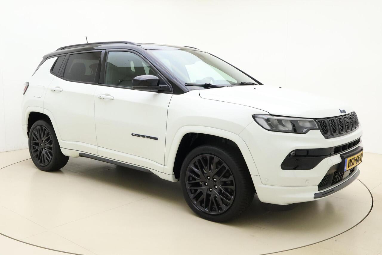 Jeep COMPASS 4xe 240 Plug-in Hybrid Electric S Automaat | Navigatie | Lederen bekleding | Camera | Keyless | Zwart dak | Dakrails | Lichtmetalen velgen black | Climate control