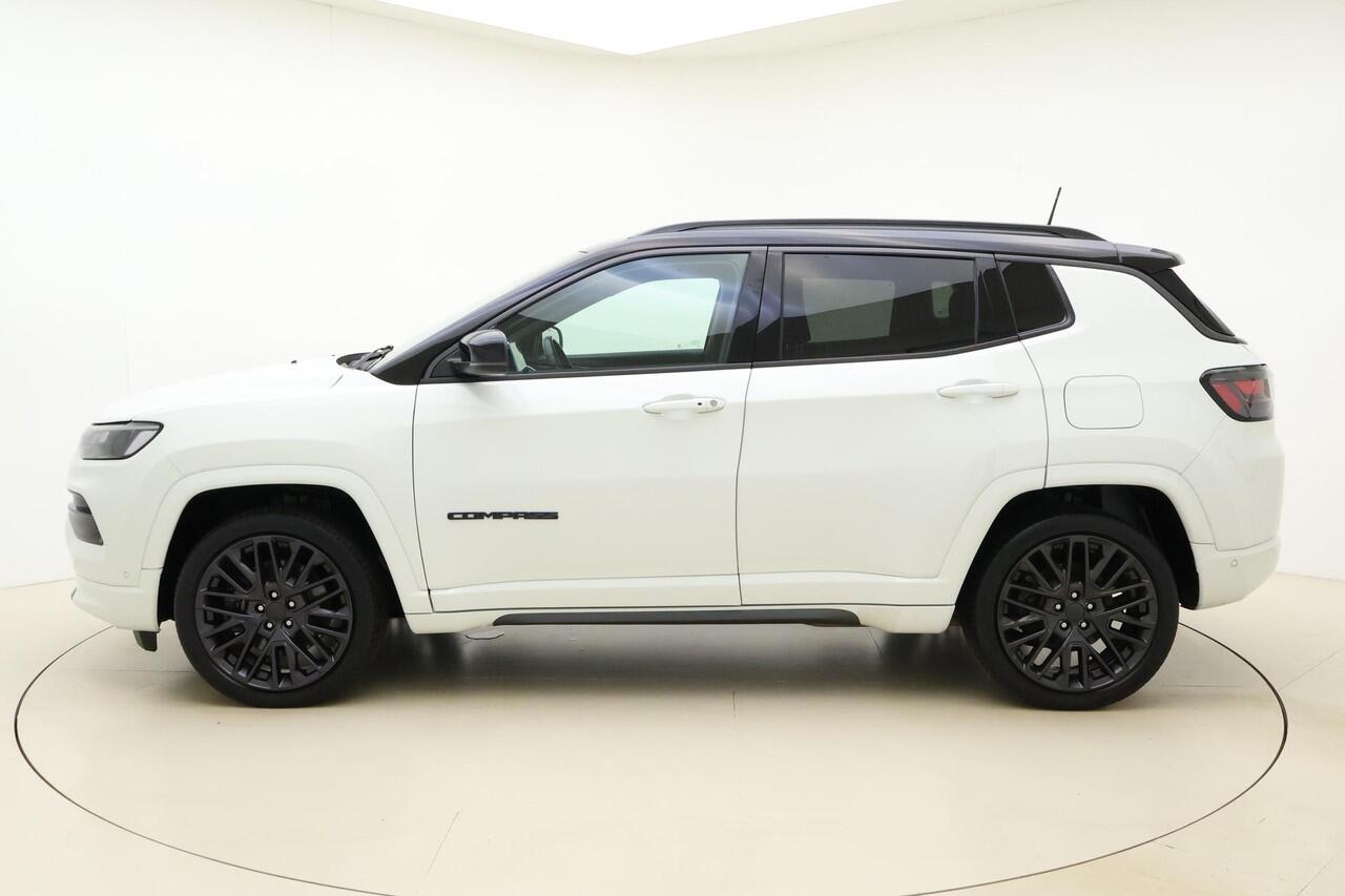 Jeep COMPASS 4xe 240 Plug-in Hybrid Electric S Automaat | Navigatie | Lederen bekleding | Camera | Keyless | Zwart dak | Dakrails | Lichtmetalen velgen black | Climate control