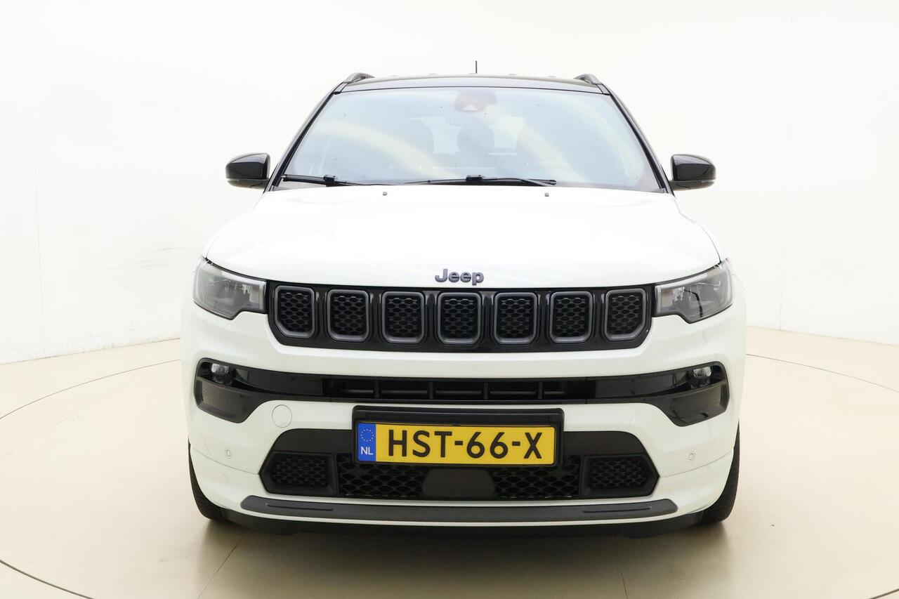 Jeep COMPASS 4xe 240 Plug-in Hybrid Electric S Automaat | Navigatie | Lederen bekleding | Camera | Keyless | Zwart dak | Dakrails | Lichtmetalen velgen black | Climate control