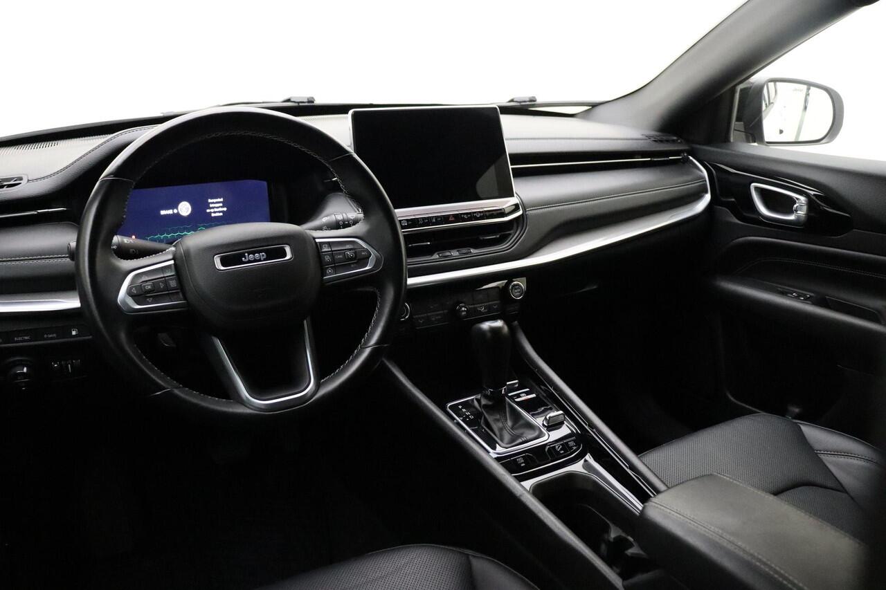 Jeep COMPASS 4xe 240 Plug-in Hybrid Electric S Automaat | Navigatie | Lederen bekleding | Camera | Keyless | Zwart dak | Dakrails | Lichtmetalen velgen black | Climate control