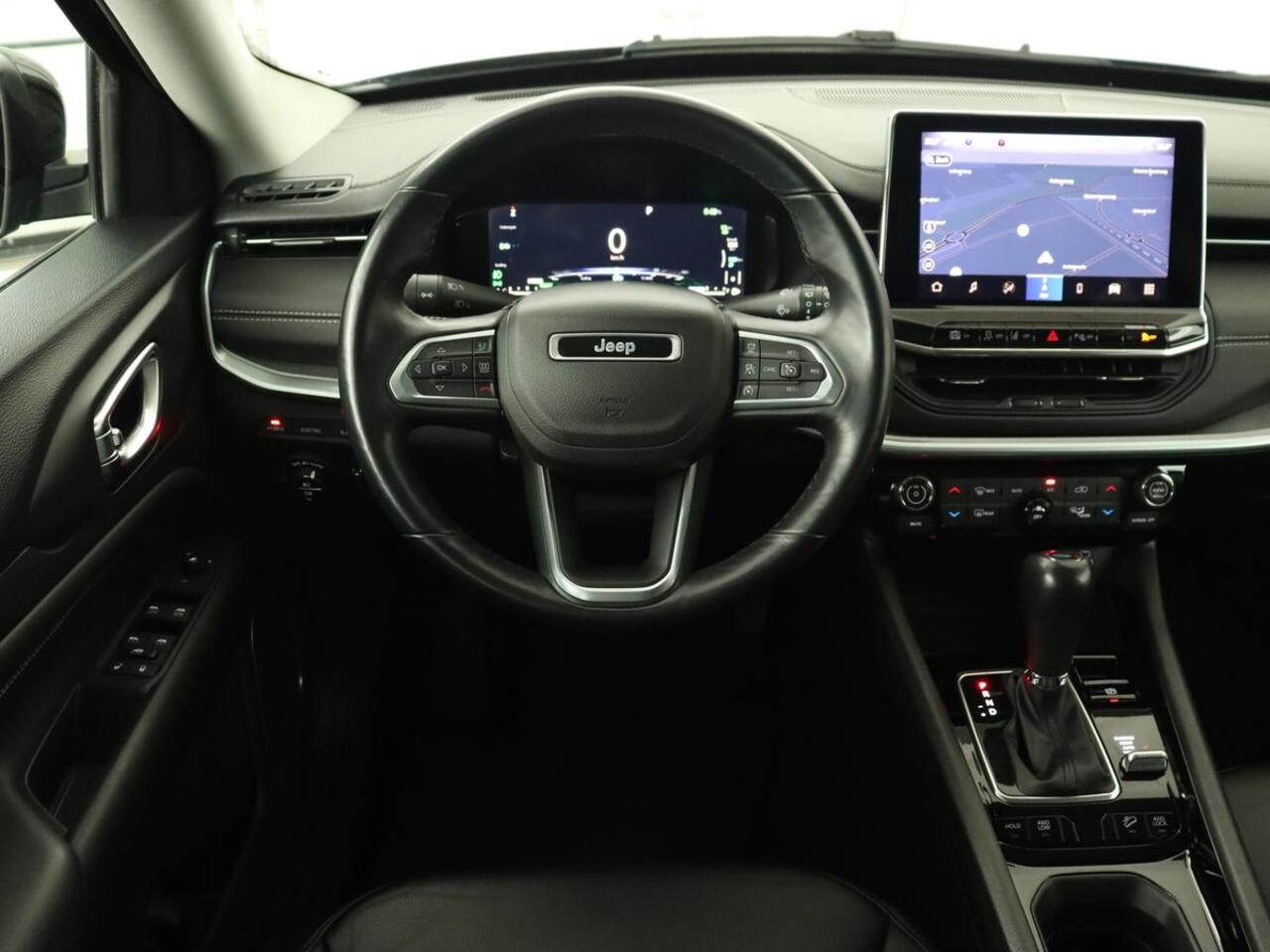 Jeep COMPASS 4xe 240 Plug-in Hybrid Electric S | Leder | Stoel & stuurverwarming | Adaptive cruise | Camera | Carplay | Keyless | Elektrische stoelen | 19'' | Digital Cockpit | Navigatie | PHEV | Plug In