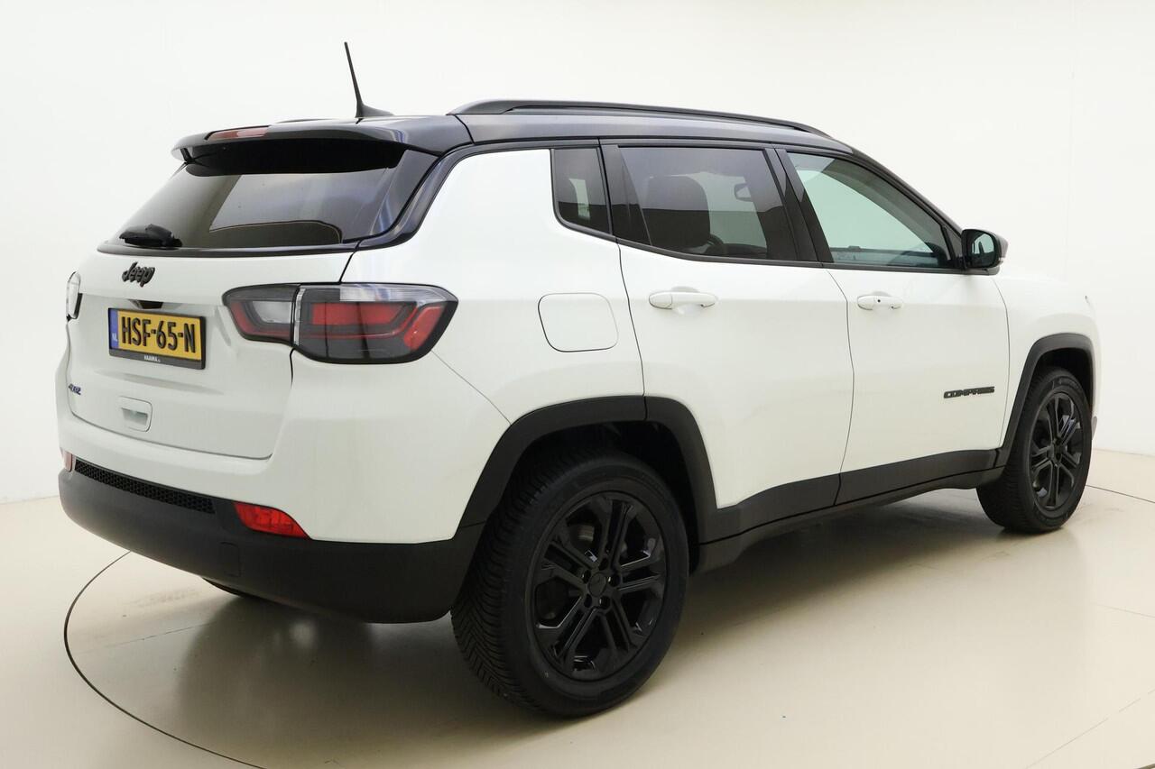 Jeep COMPASS 4xe 240 Plug-in Hybrid Electric S Automaat | Navigatie | Lederen bekleding | Camera | Keyless | Zwart dak | Dakrails | Lichtmetalen velgen black | Climate control
