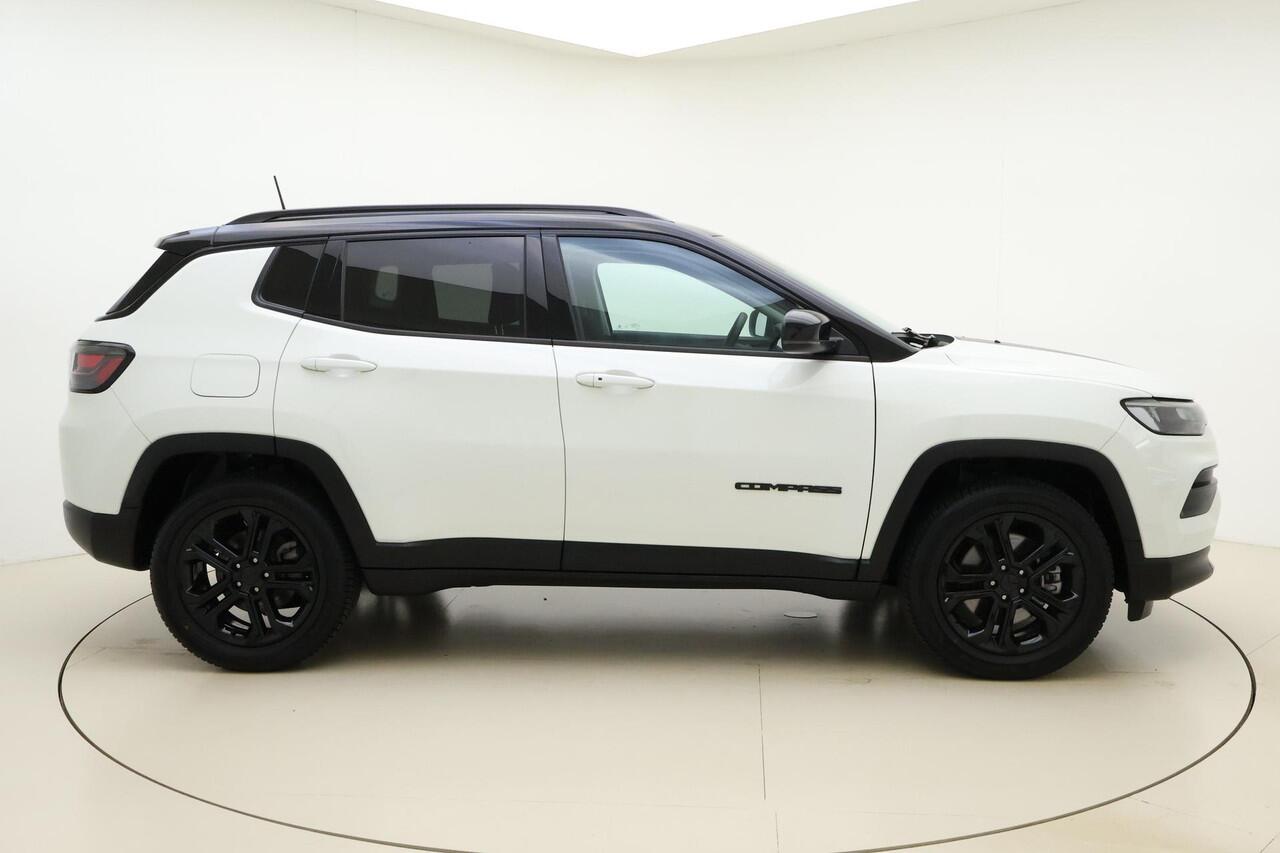 Jeep COMPASS 4xe 240 Plug-in Hybrid Electric S Automaat | Navigatie | Lederen bekleding | Camera | Keyless | Zwart dak | Dakrails | Lichtmetalen velgen black | Climate control