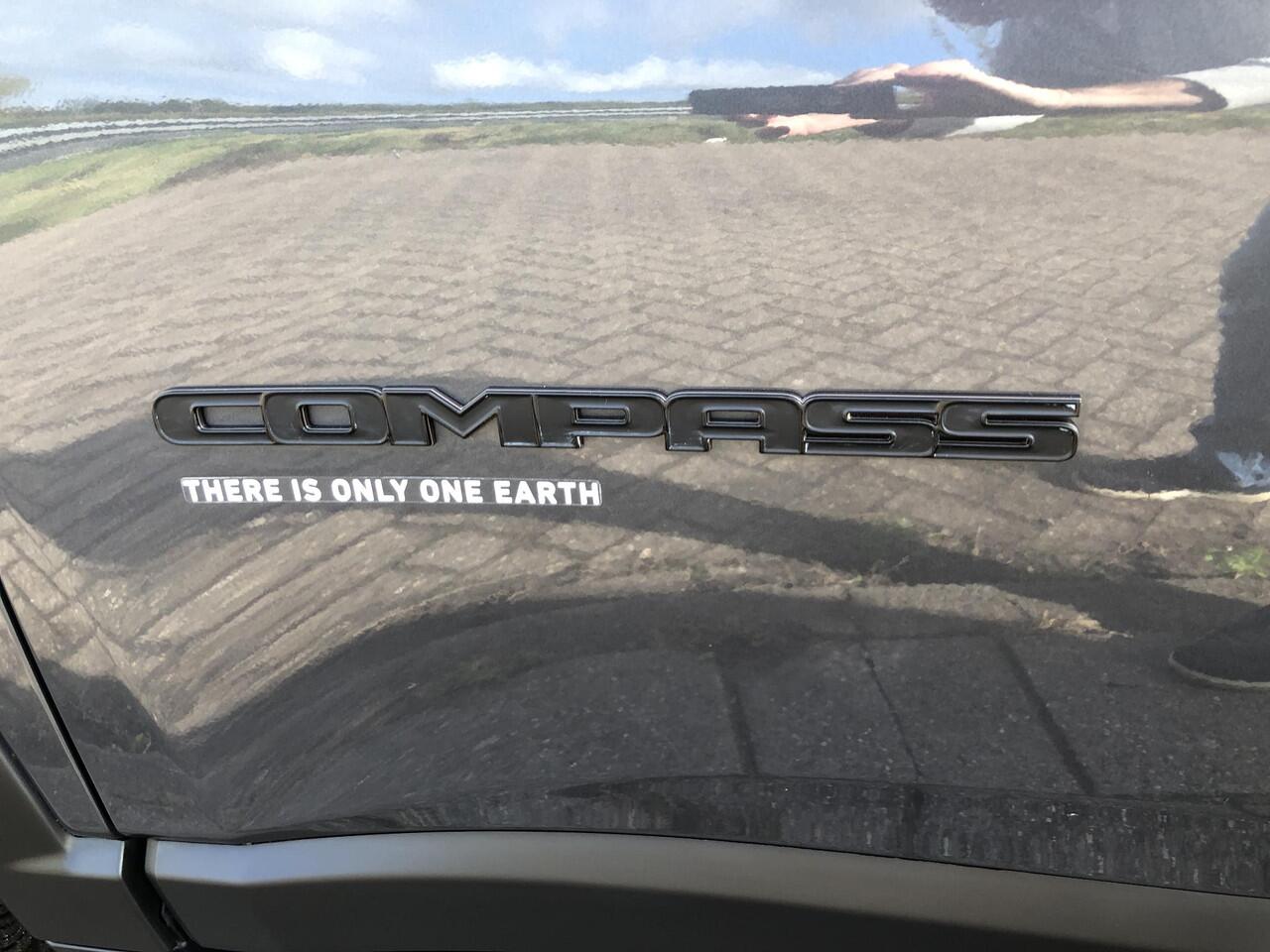 Jeep COMPASS 4xe 240 Plug-in Hybrid Electric Upland NAVI|CLIMATE|APPLE/ANDROID|CAMERA|STOELVERWARMING|18"