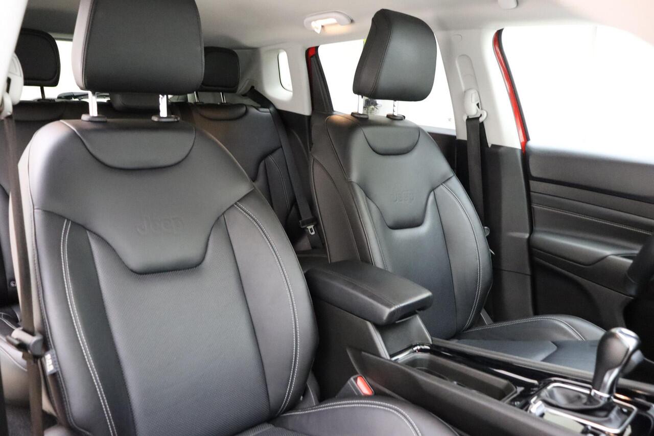 Jeep COMPASS 4xe 240 Plug-in Hybrid Electric S Automaat | Lederen bekleding | Navigatie | Stoel & Stuurverwarming | Climate control | Zwart dak | Extra getint glas | Parkeersensoren