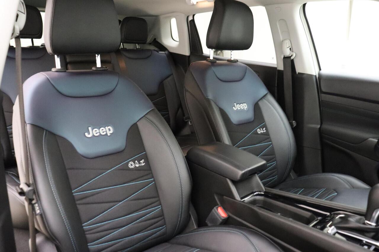 Jeep COMPASS 4xe 240 Plug-in Hybrid Electric S Automaat | Navigatie | Lederen bekleding | Camera | Keyless | Zwart dak | Dakrails | Lichtmetalen velgen black | Climate control