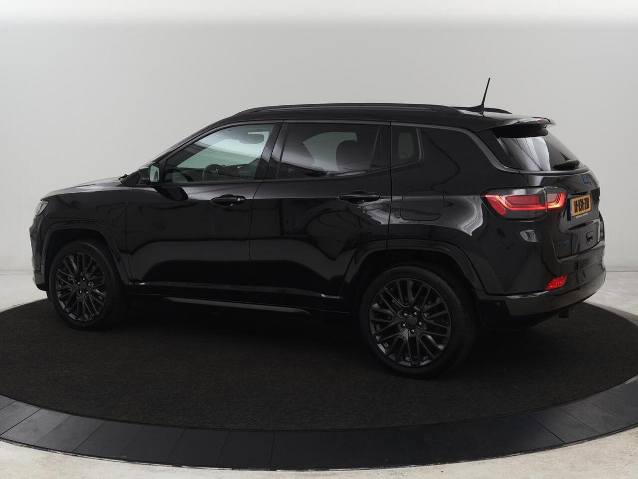 Jeep COMPASS 4xe 240 Plug-in Hybrid Electric S | Stoel & stuurverwarming | Trekhaak | Adaptive cruise | 360 Camera | Leder | Full LED | Carplay | 19'' | Keyless | Navigatie | PHEV