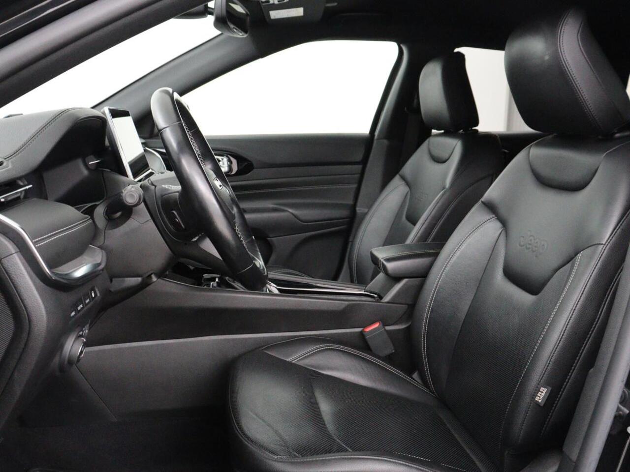 Jeep COMPASS 4xe 240 Plug-in Hybrid Electric S | Stoel & stuurverwarming | Trekhaak | Adaptive cruise | 360 Camera | Leder | Full LED | Carplay | 19'' | Keyless | Navigatie | PHEV