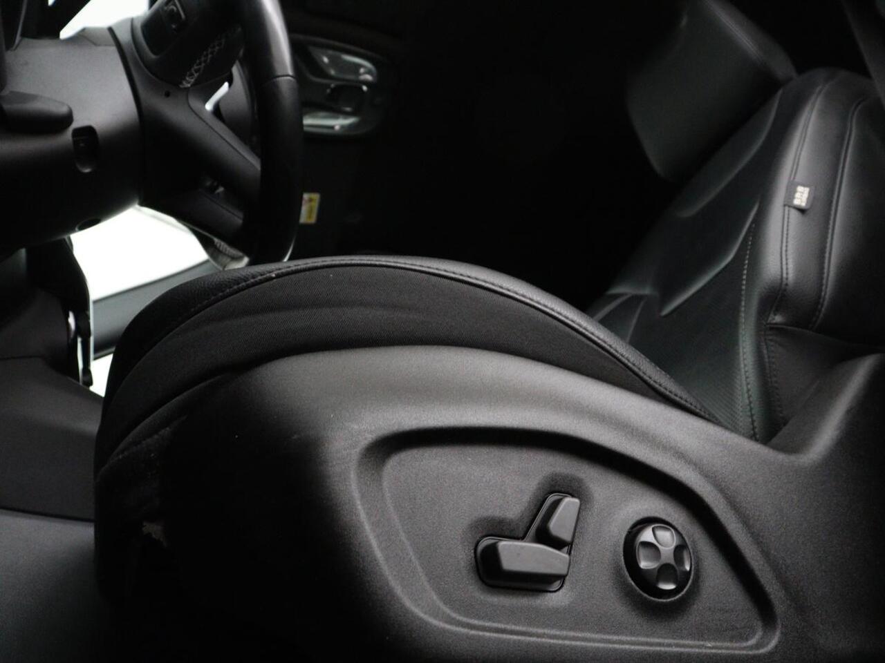 Jeep COMPASS 4xe 240 Plug-in Hybrid Electric S | Stoel & stuurverwarming | Trekhaak | Adaptive cruise | 360 Camera | Leder | Full LED | Carplay | 19'' | Keyless | Navigatie | PHEV