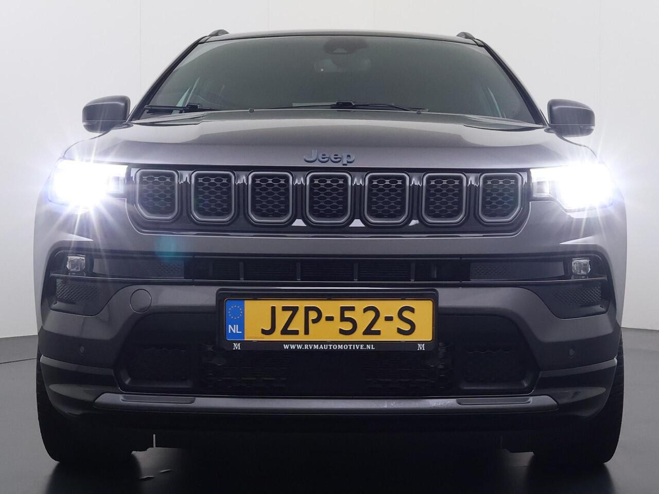 Jeep COMPASS 1.3T 4 x e 240 | 80th Anniversary VAN ¤ 26.900,- VOOR ¤24.440,- UW LENTEVOORDEEL ¤ 2.460,-! | PHEV 4WD| STOEL + STUURVERWARMING| ADAPTIVE CRUISE CONTROL| ACHTERUITRIJCAMERA| ELEKTRISCHE STOELEN| KEYLESS| 19 INCH! |SUPER COMPLEET UITGEVOERD! |