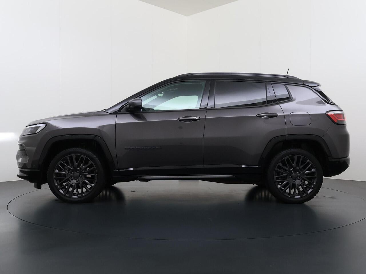 Jeep COMPASS 1.3T 4 x e 240 | 80th Anniversary VAN ¤ 26.900,- VOOR ¤24.440,- UW LENTEVOORDEEL ¤ 2.460,-! | PHEV 4WD| STOEL + STUURVERWARMING| ADAPTIVE CRUISE CONTROL| ACHTERUITRIJCAMERA| ELEKTRISCHE STOELEN| KEYLESS| 19 INCH! |SUPER COMPLEET UITGEVOERD! |