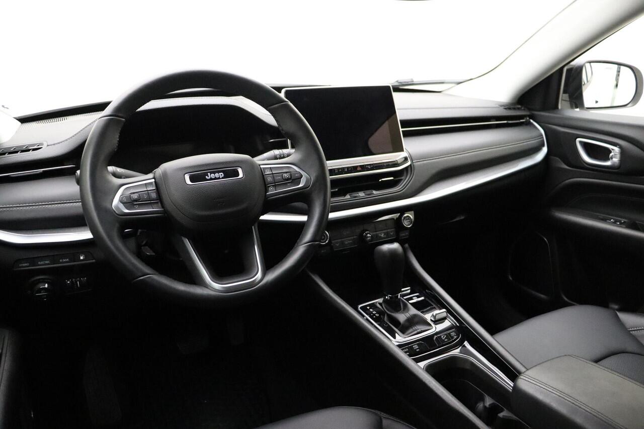 Jeep COMPASS 4xe 240 Plug-in Hybrid Electric S Automaat | Navigatie | Lederen bekleding | Camera | Keyless | Zwart dak | Dakrails | Lichtmetalen velgen black | Climate control