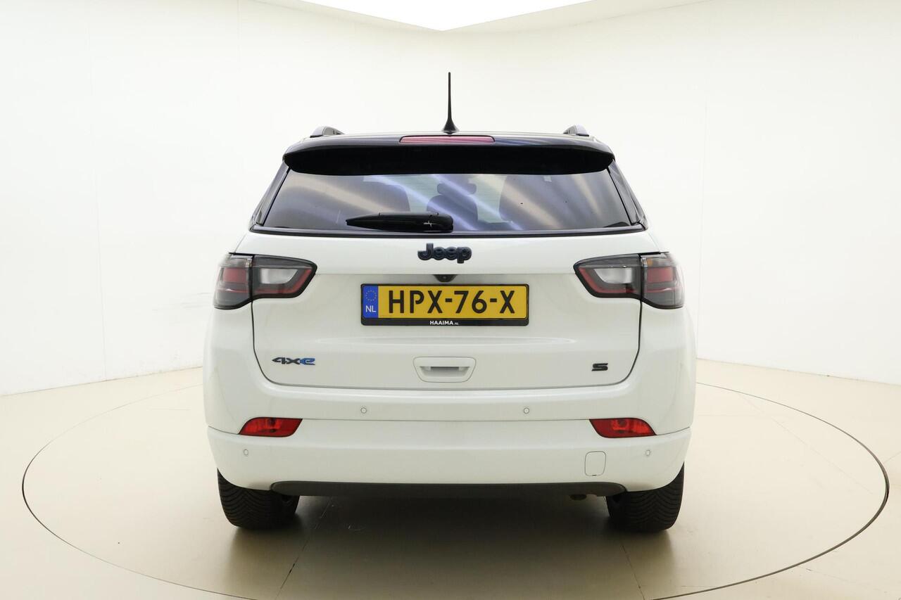 Jeep COMPASS 4xe 240 Plug-in Hybrid Electric S Automaat | Navigatie | Lederen bekleding | Camera | Keyless | Zwart dak | Dakrails | Lichtmetalen velgen black | Climate control