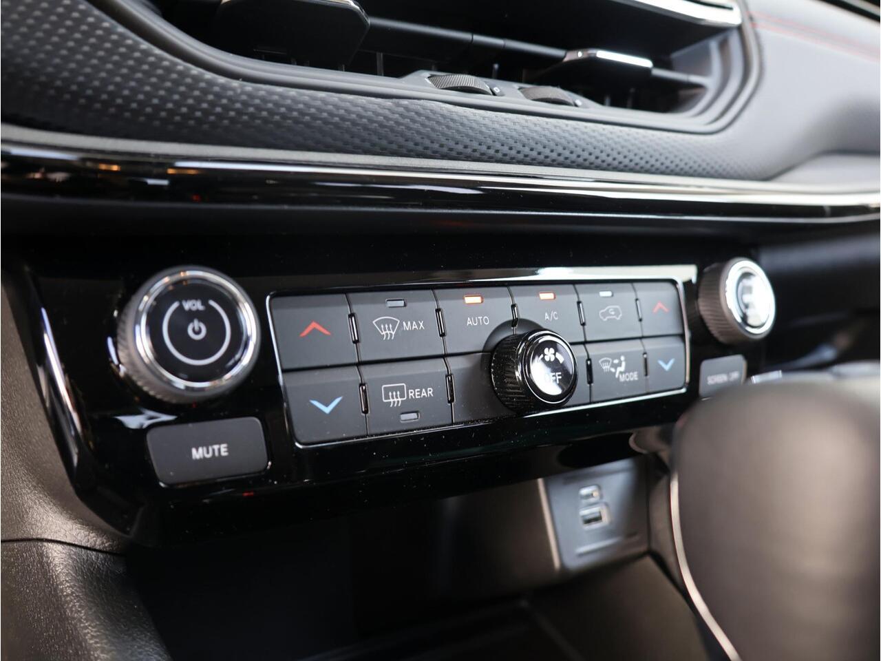 Jeep COMPASS 1.5T e-Hybrid High Altitude | 19 inch | 360 camera | Stoel-stuur verwarming | ACC |