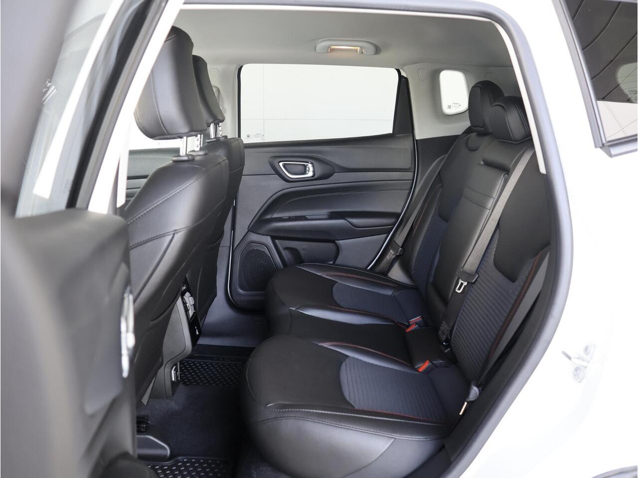 Jeep COMPASS 1.5T e-Hybrid High Altitude | 19 inch | 360 camera | Stoel-stuur verwarming | ACC |