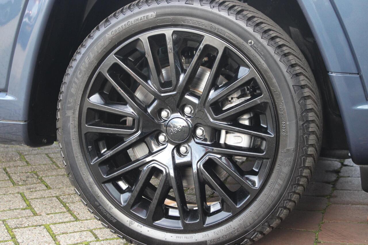 Jeep COMPASS 4xe 240PK Plug-in Hybrid ELECTRIC S | PANORAMSICH SCHUIF/KANTEL DAK | STOEL/STUUR VERWARMING | ALL SEASON BANDEN | 19" LICHTMETALEN VELGEN "GLOSSY BLACK" | ELEKTRISCH BEDIENBARE BESTUURDERSSTOEL | LEDEREN BEKLEDING | ADAPTIVE CRUISE CONTROL | NAVIGATIE | 