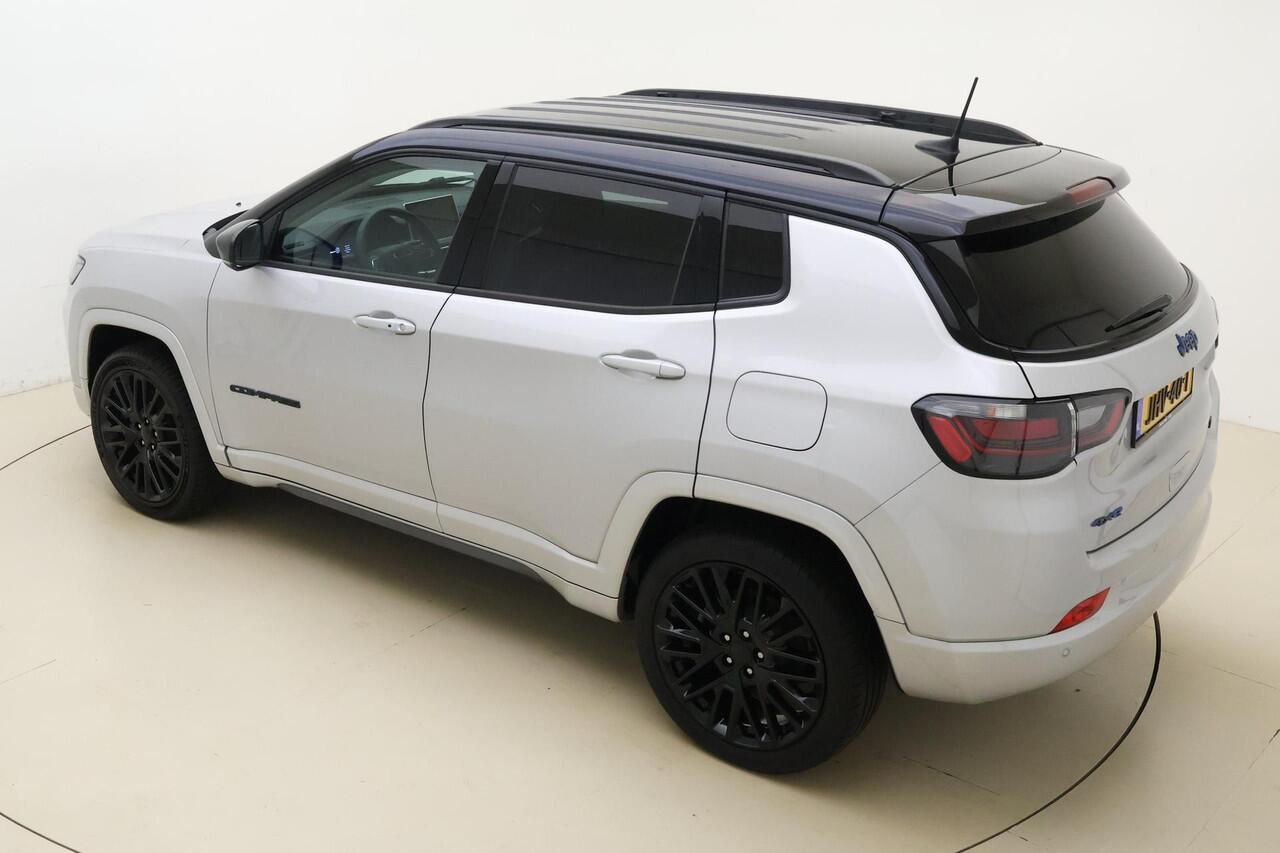 Jeep COMPASS 4xe 240 Plug-in Hybrid Electric S Automaat | Navigatie | Lederen bekleding | Camera | Keyless | Zwart dak | Lichtmetalen velgen black | Extra getint glas