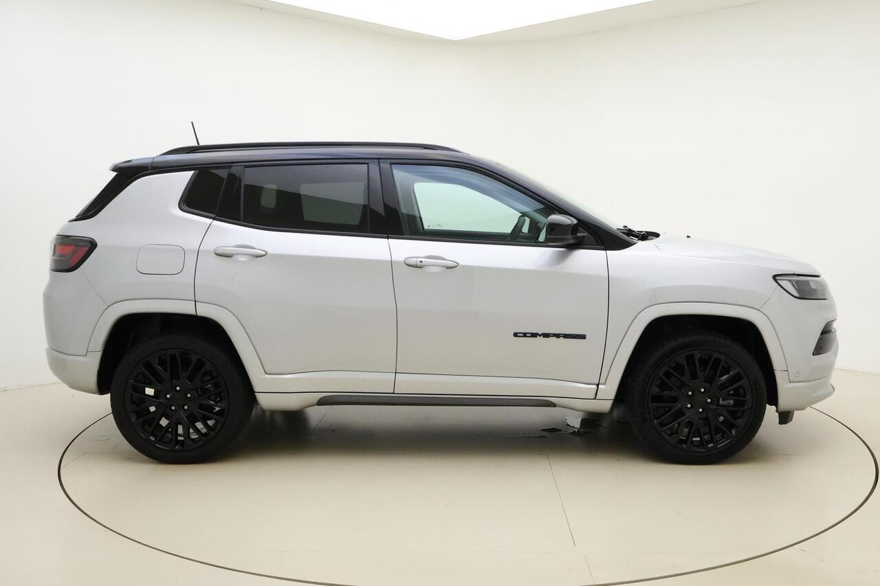 Jeep COMPASS 4xe 240 Plug-in Hybrid Electric S Automaat | Navigatie | Lederen bekleding | Camera | Keyless | Zwart dak | Lichtmetalen velgen black | Extra getint glas