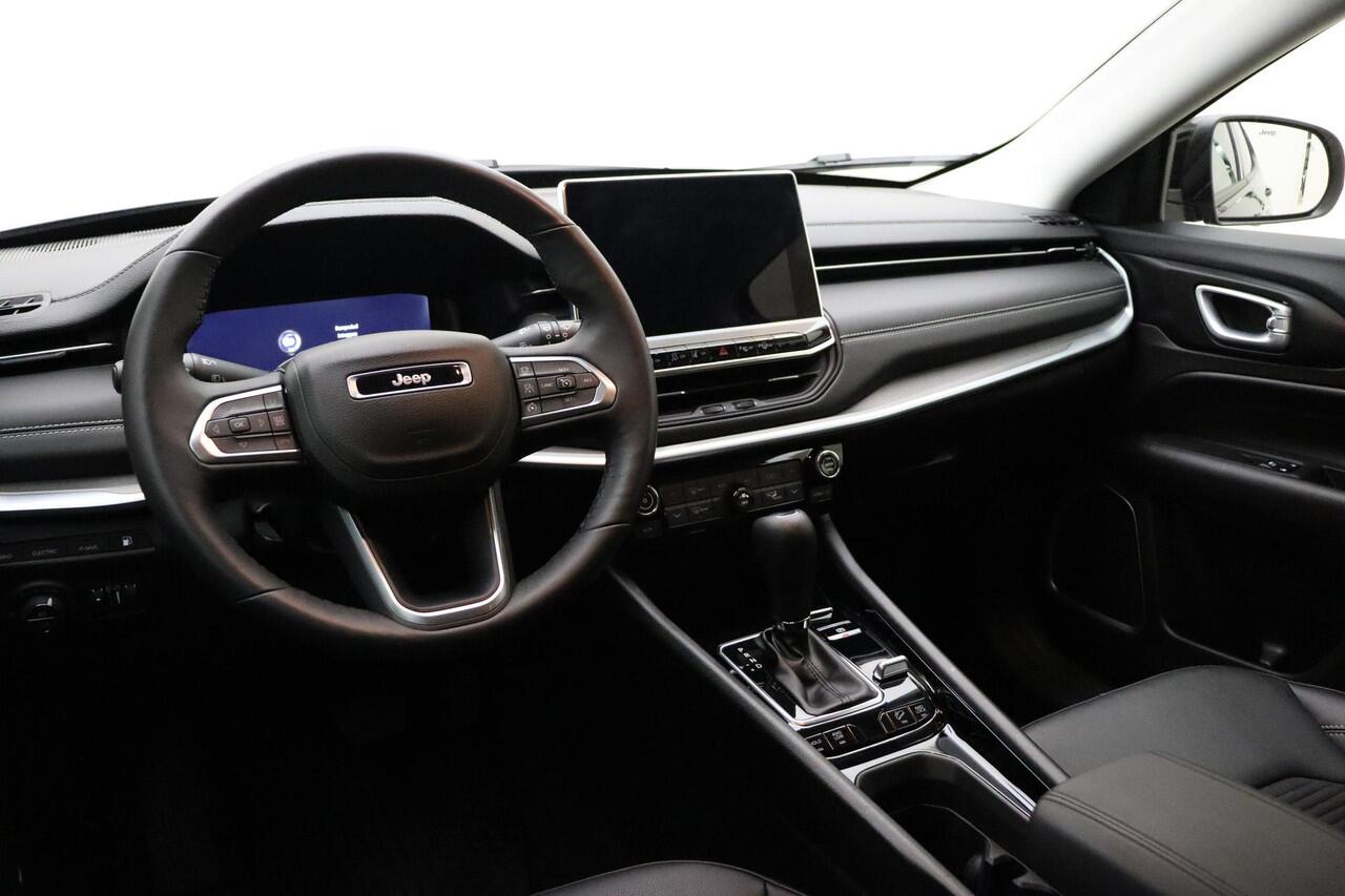 Jeep COMPASS 4xe 190 Plug-in Hybrid Electric Altitude Automaat | Rondomzicht camera | Climate control | Keyless | DAB Radio | Dakrails | Stoel & Stuurverwarming | Dodehoekdetectie