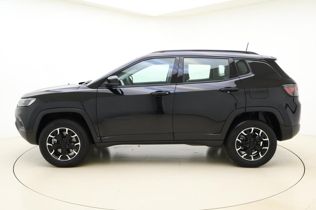 Jeep COMPASS 4xe 240 Plug-in Hybrid Electric Overland | Navigatie via Carplay | Camera | Keyless | Lichtmetalen velgen | Cruise control | Dakrails | Half leder