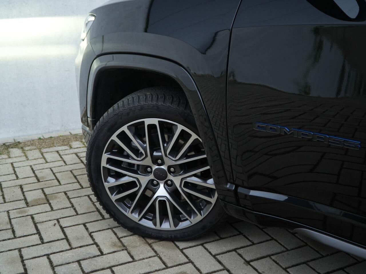Jeep COMPASS 4xe 240 PK Hybrid Summit | Leder | Winter | Navi | Premium | 19"
