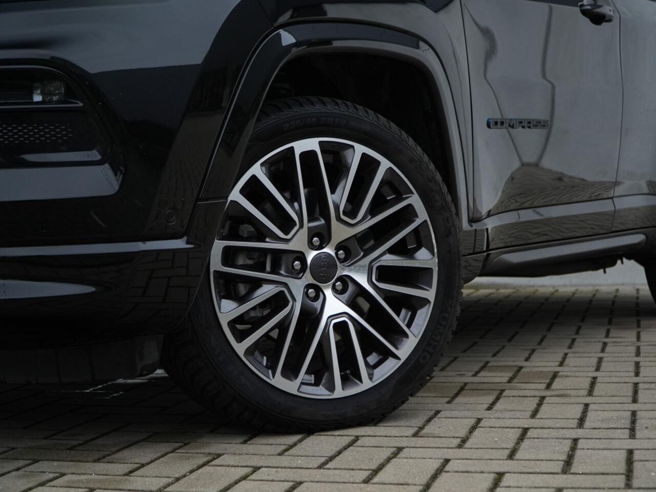 Jeep COMPASS 4xe 240 PK Hybrid Summit | Leder | Winter | Navi | Premium | 19"