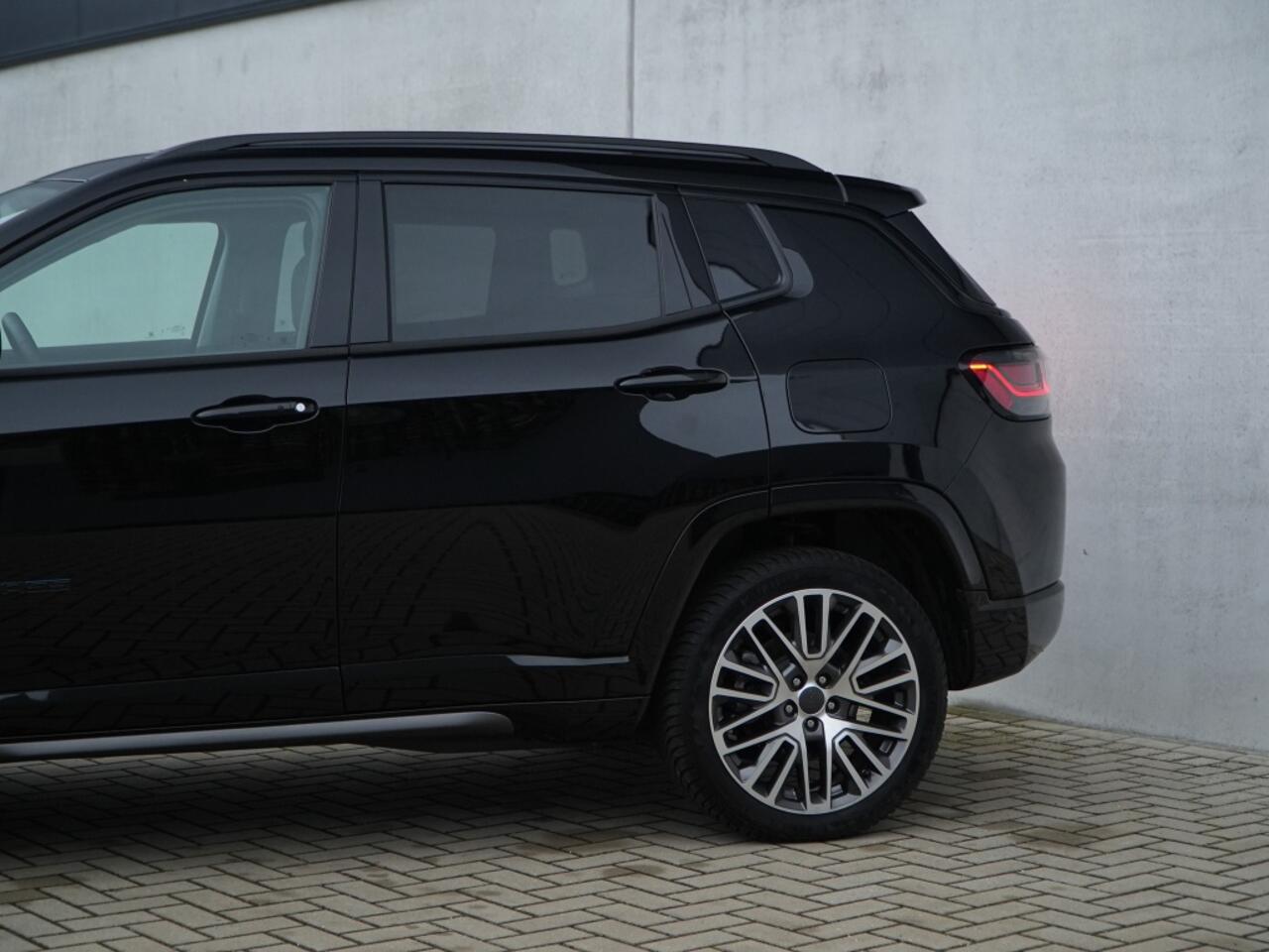 Jeep COMPASS 4xe 240 PK Hybrid Summit | Leder | Winter | Navi | Premium | 19"