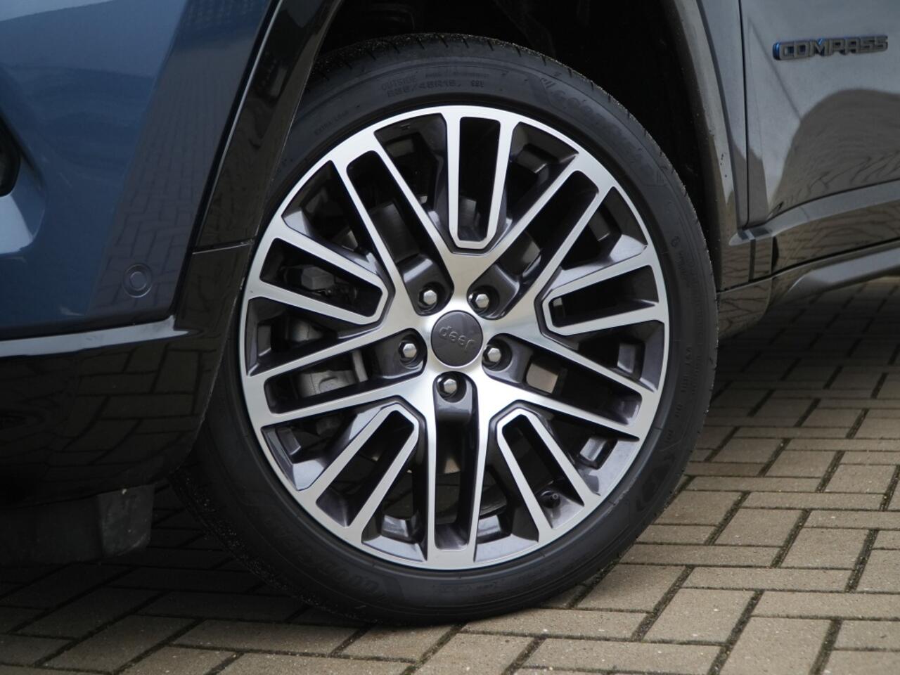 Jeep COMPASS 4xe 240 PK Hybrid Summit | Pano | Safety | 360cam | 19"