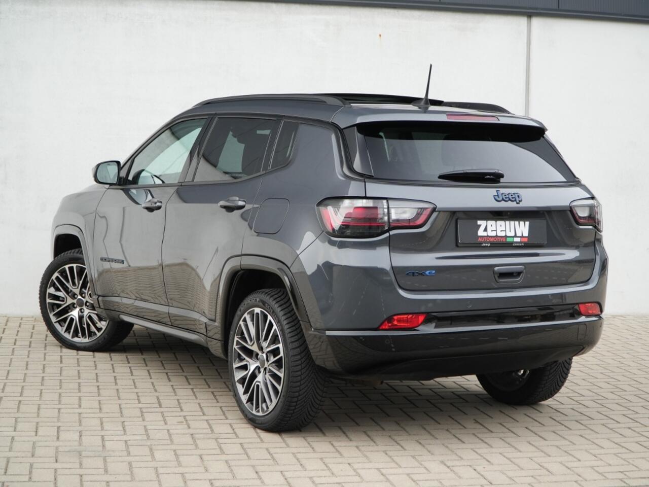 Jeep COMPASS 4xe 240 PK Hybride Summit | Pano | Premium | LED | Winter | 19"
