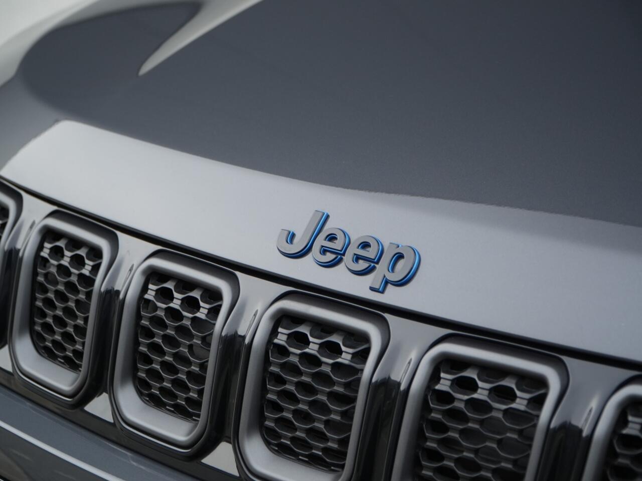 Jeep COMPASS 4xe 240 PK Hybride Summit | Pano | Premium | LED | Winter | 19"