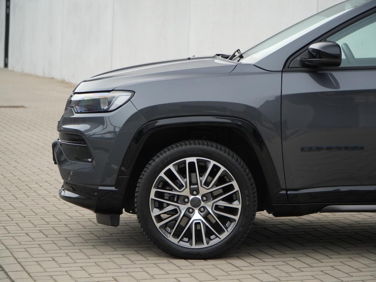 Jeep COMPASS 4xe 240 PK Hybride Summit | Pano | Premium | LED | Winter | 19"