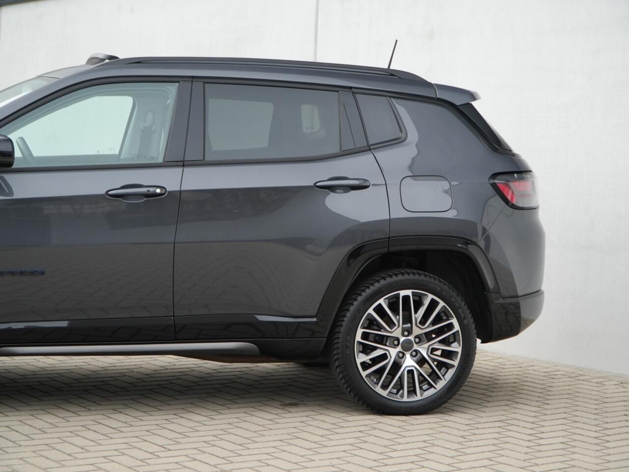 Jeep COMPASS 4xe 240 PK Hybride Summit | Pano | Premium | LED | Winter | 19"