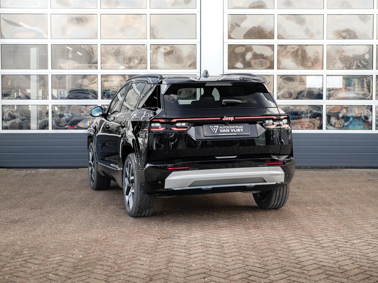 Jeep COMPASS First Edition 74 kWh | Adapt. Cruise | Camera | Carplay | 20" | Elektr. A-Klep | Navi | Winter Pack | Schuif/Kanteldak | Premium Pack | Conv. Pack | Warmtepomp