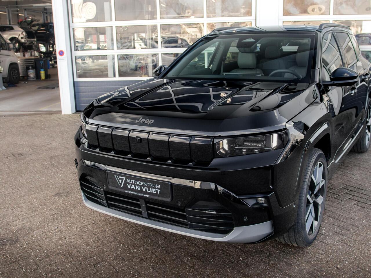 Jeep COMPASS First Edition 74 kWh | Adapt. Cruise | Camera | Carplay | 20" | Elektr. A-Klep | Navi | Winter Pack | Schuif/Kanteldak | Premium Pack | Conv. Pack | Warmtepomp