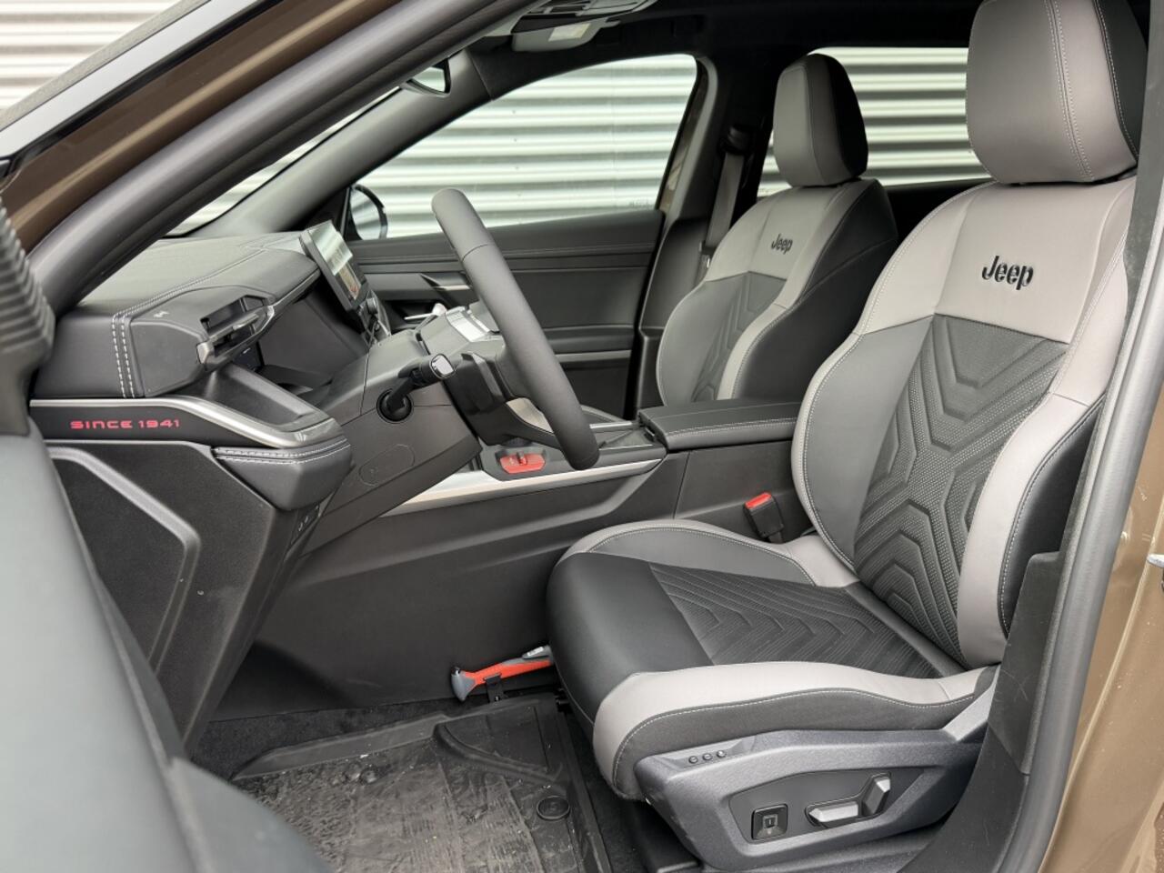 Jeep COMPASS First Edition 74 kWh | Panoramadak | 360 Camera | Massage | Boek